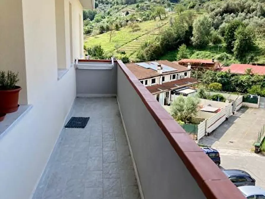 Immagine 1 di Appartamento in vendita  a Carrara