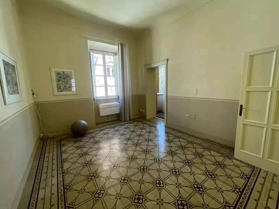 Immagine 29 di Appartamento in vendita  a Lucca