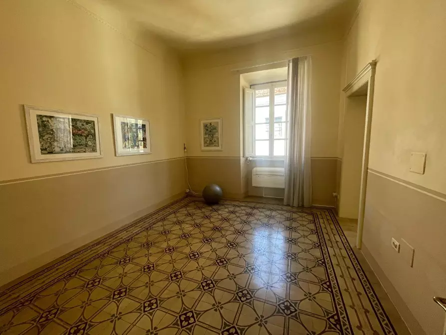 Immagine 17 di Appartamento in vendita  a Lucca