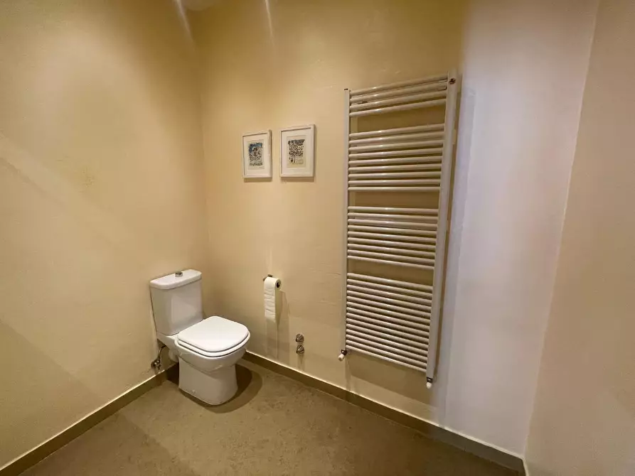 Immagine 34 di Appartamento in vendita  a Lucca