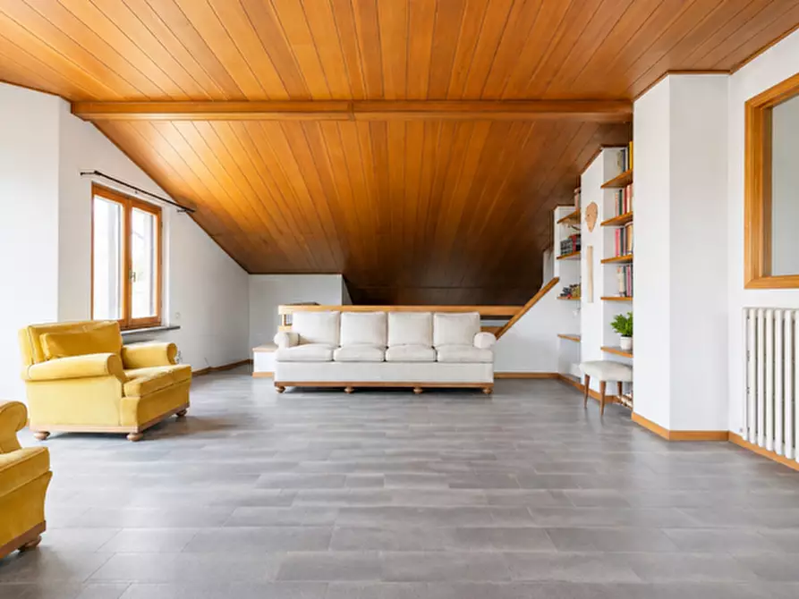 Immagine 4 di Villa in vendita  a Pisa