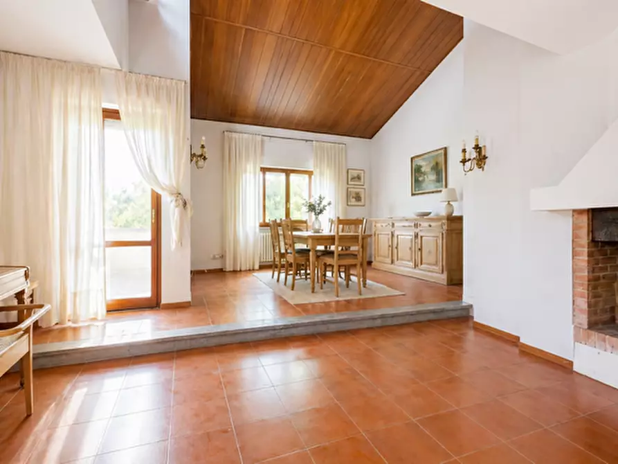 Immagine 1 di Villa in vendita  a Pisa