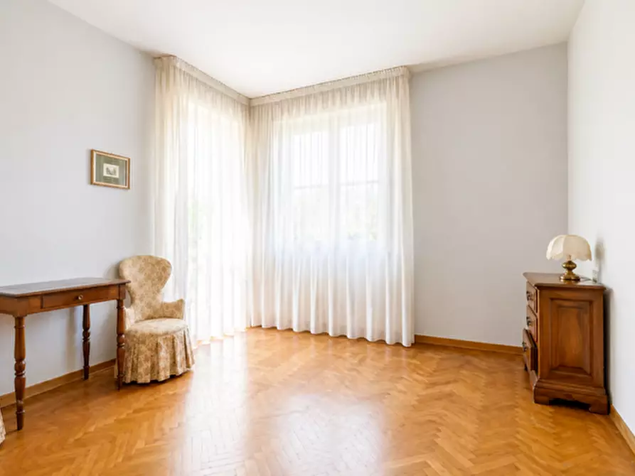 Immagine 6 di Villa in vendita  a Pisa