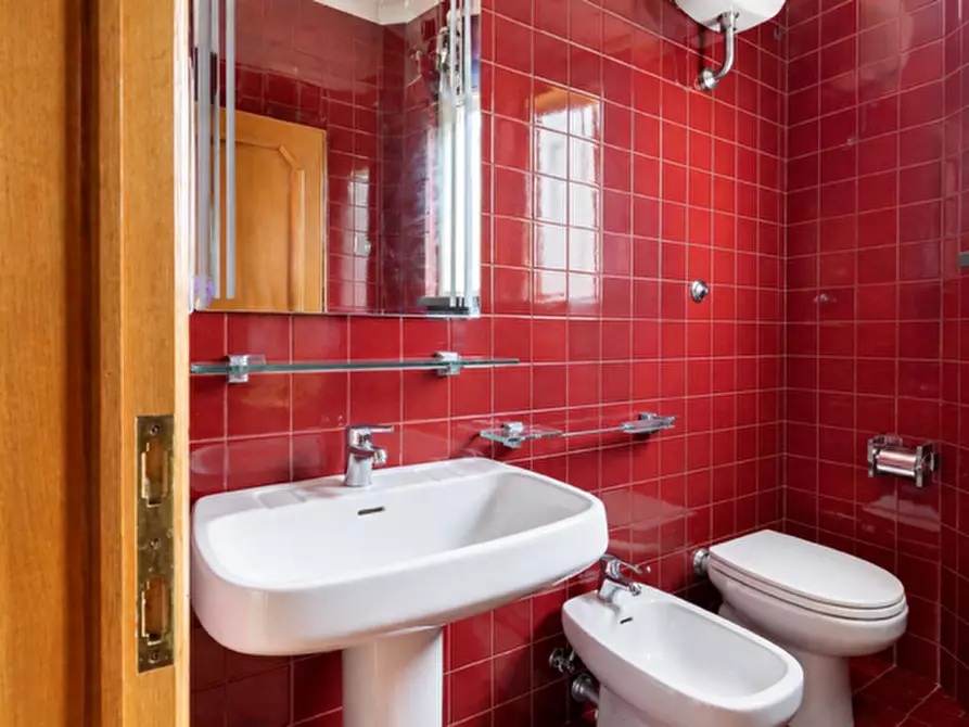 Immagine 11 di Villa in vendita  a Pisa