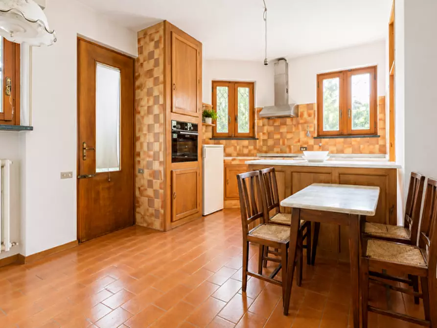 Immagine 8 di Villa in vendita  a Pisa