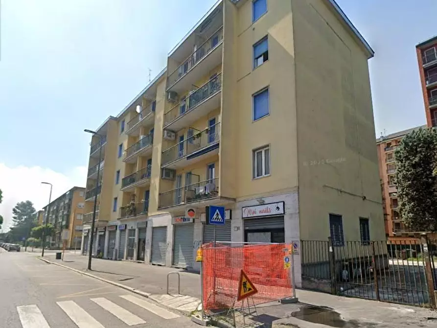 Immagine 2 di Magazzino in vendita  a Milano