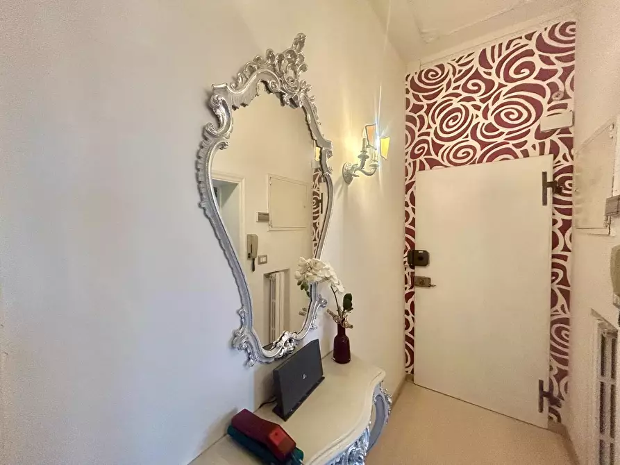 Immagine 17 di Appartamento in vendita  a Siena