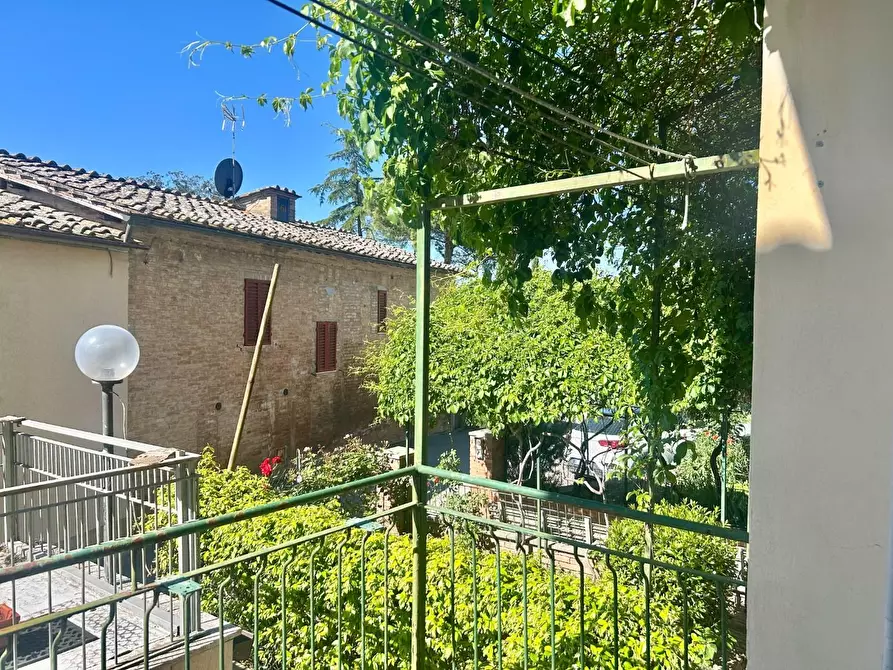 Immagine 9 di Appartamento in vendita  a Siena