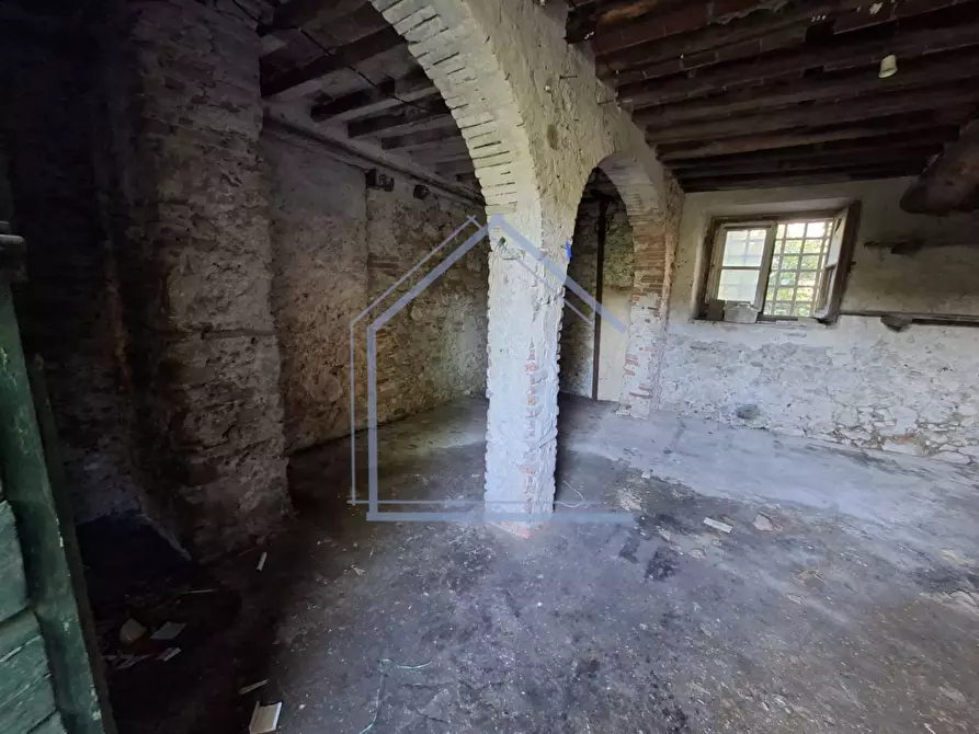 Immagine 4 di Porzione di casa in vendita  a Camaiore