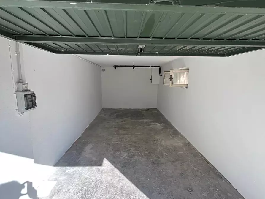 Immagine 3 di Garage in vendita  a Pisa