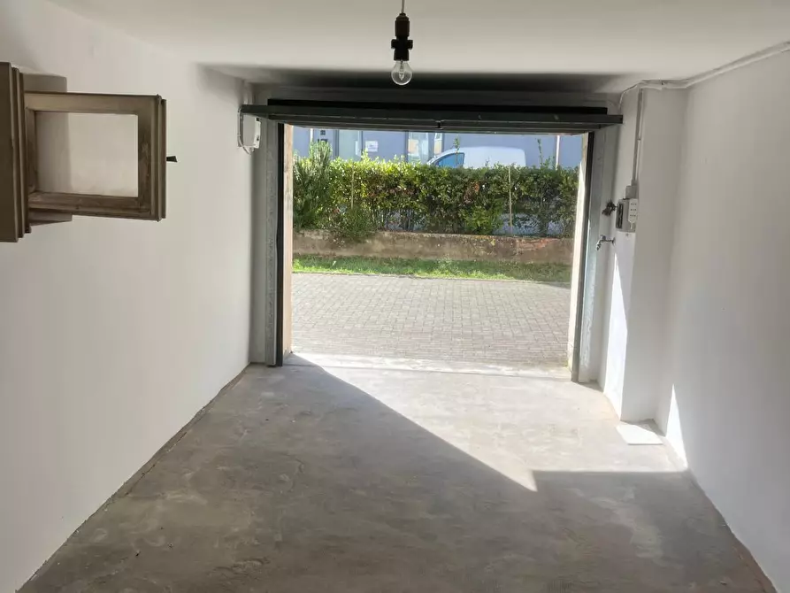 Immagine 1 di Garage in vendita  a Pisa