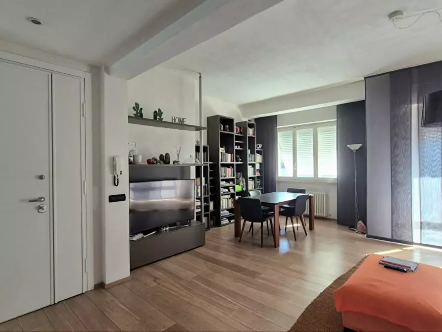 Immagine 1 di Appartamento in vendita  a Lucca