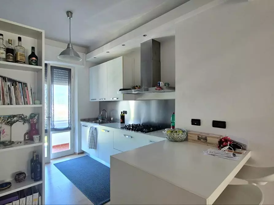 Immagine 9 di Appartamento in vendita  a Lucca