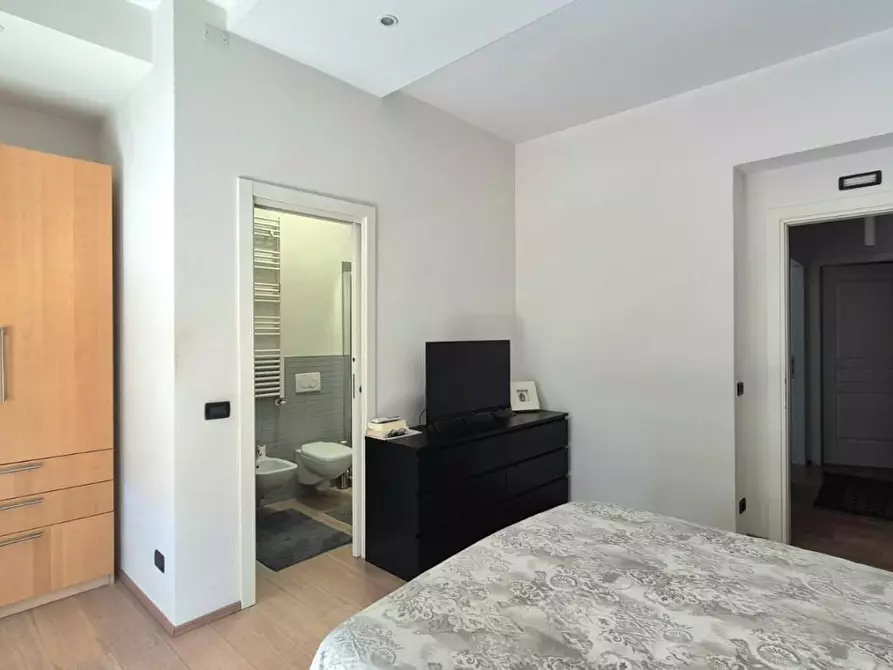 Immagine 13 di Appartamento in vendita  a Lucca