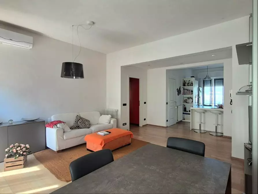 Immagine 4 di Appartamento in vendita  a Lucca