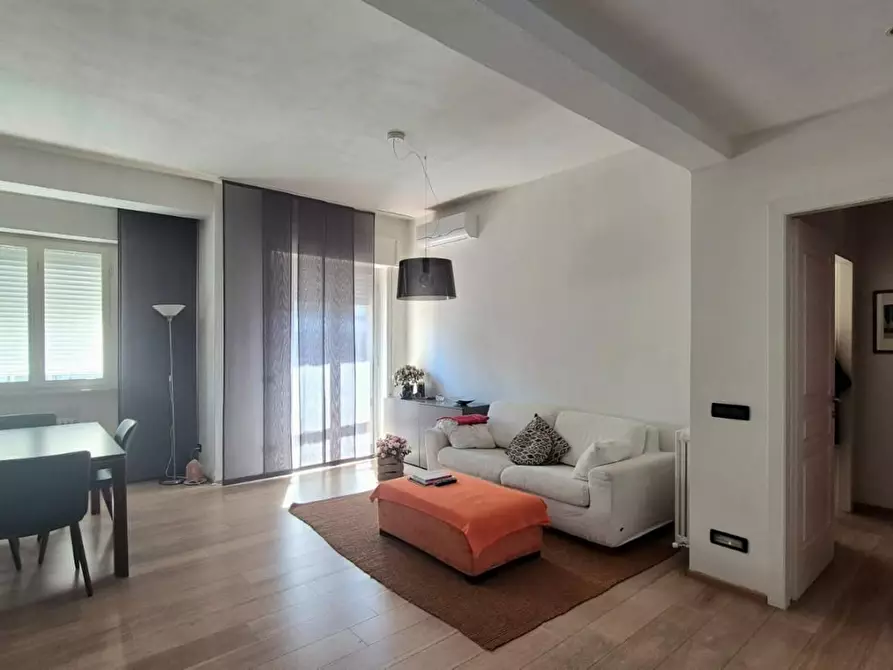 Immagine 2 di Appartamento in vendita  a Lucca