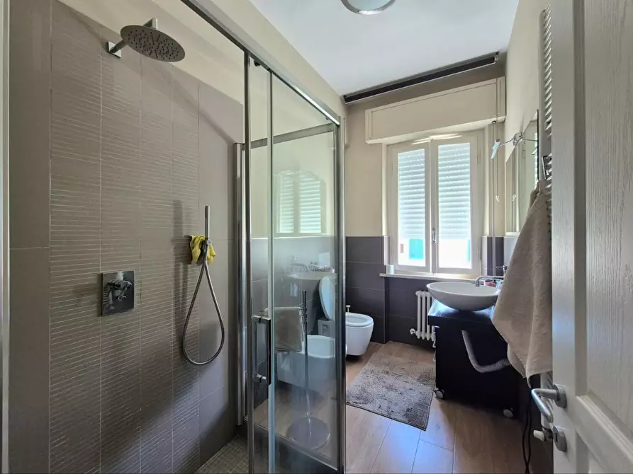 Immagine 17 di Appartamento in vendita  a Lucca