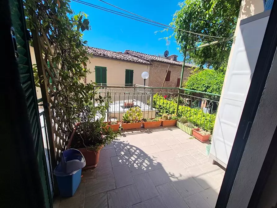 Immagine 1 di Appartamento in vendita  a Siena