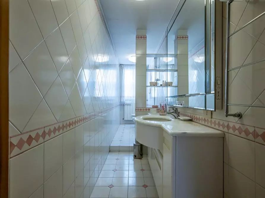 Immagine 14 di Appartamento in vendita  a Cascina