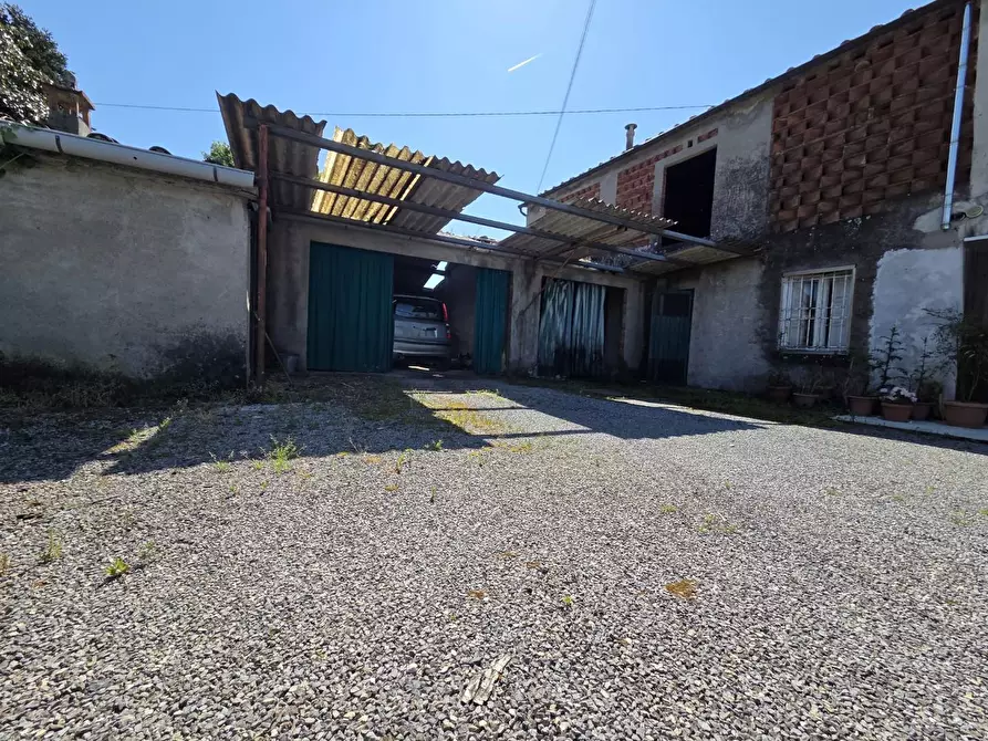Immagine 2 di Rustico / casale in vendita  a Capannori