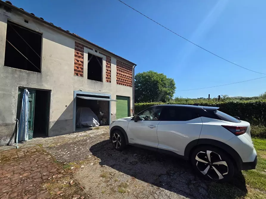 Immagine 12 di Rustico / casale in vendita  a Capannori