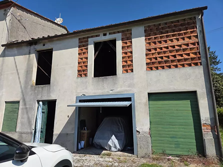 Immagine 22 di Rustico / casale in vendita  a Capannori