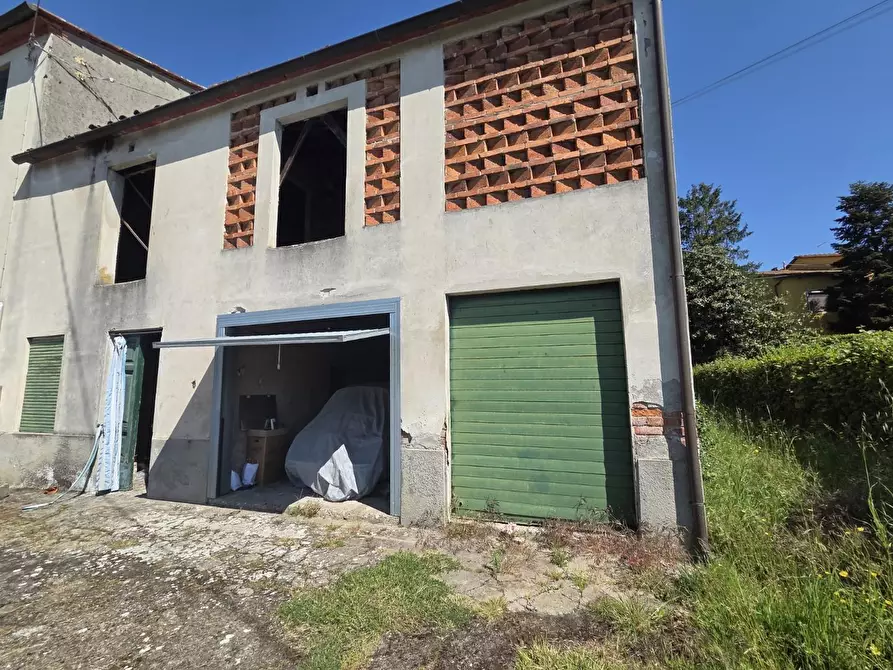 Immagine 16 di Rustico / casale in vendita  a Capannori