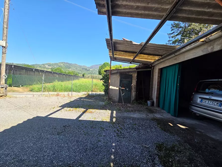 Immagine 9 di Rustico / casale in vendita  a Capannori