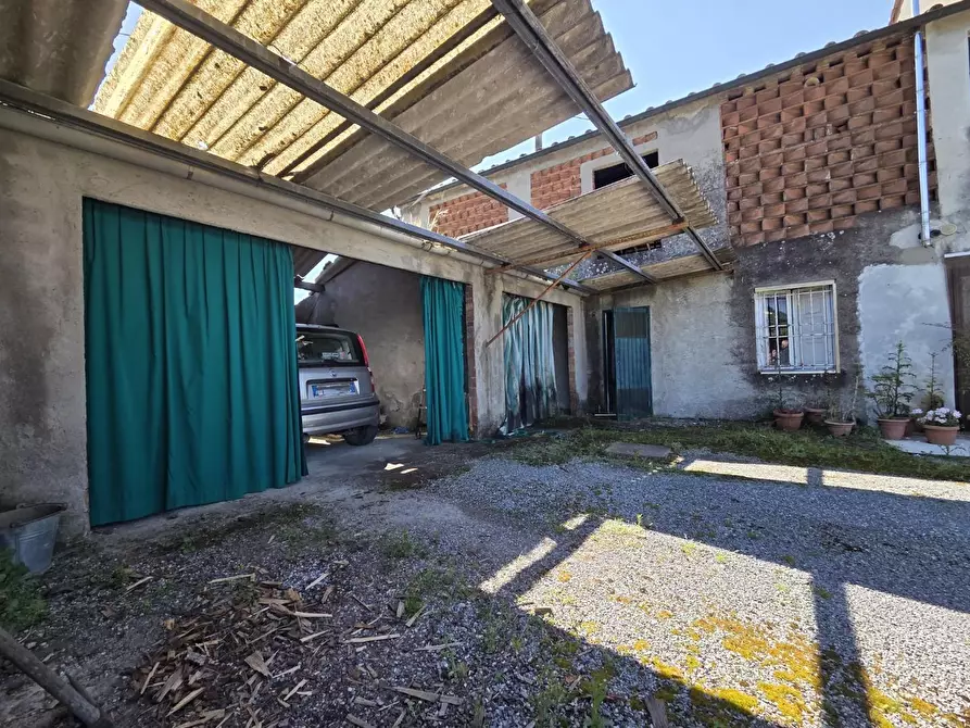 Immagine 4 di Rustico / casale in vendita  a Capannori