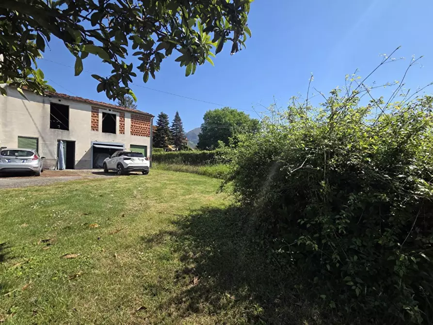 Immagine 1 di Rustico / casale in vendita  a Capannori