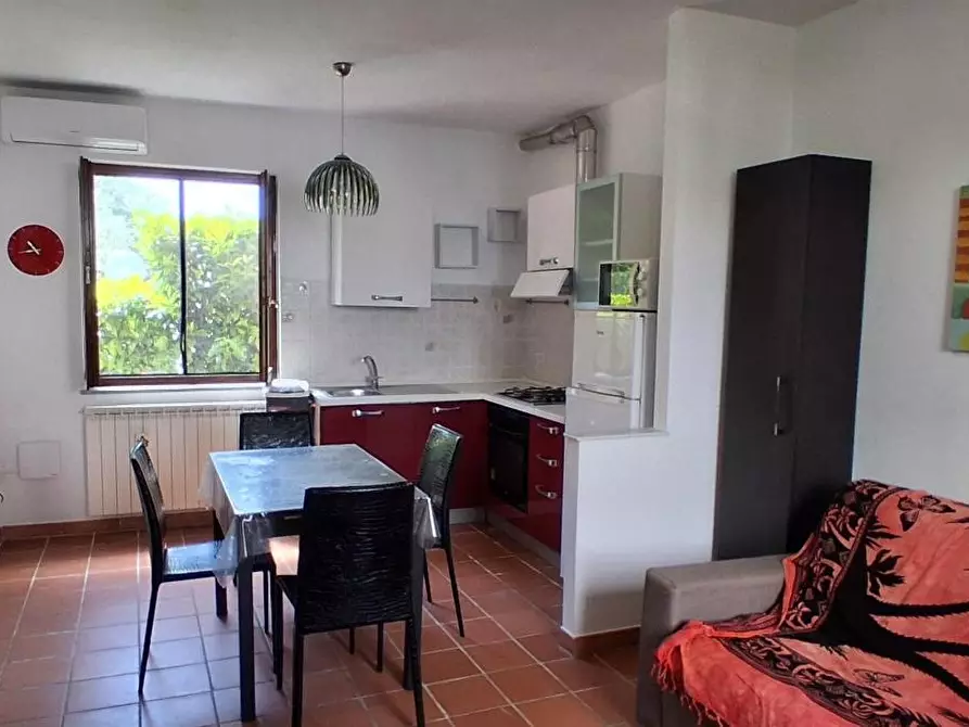 Immagine 4 di Appartamento in vendita  a Lucca
