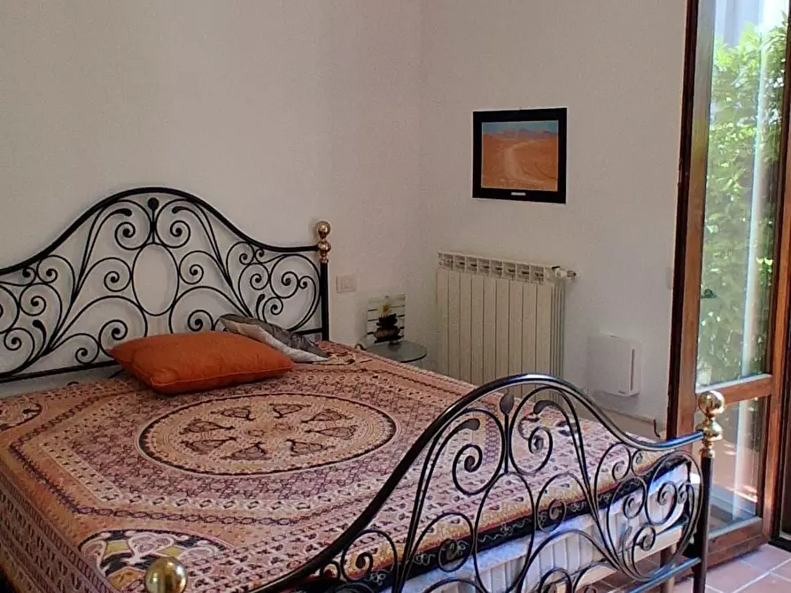 Immagine 12 di Appartamento in vendita  a Lucca