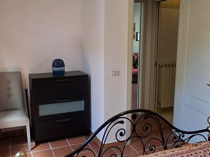 Immagine 16 di Appartamento in vendita  a Lucca