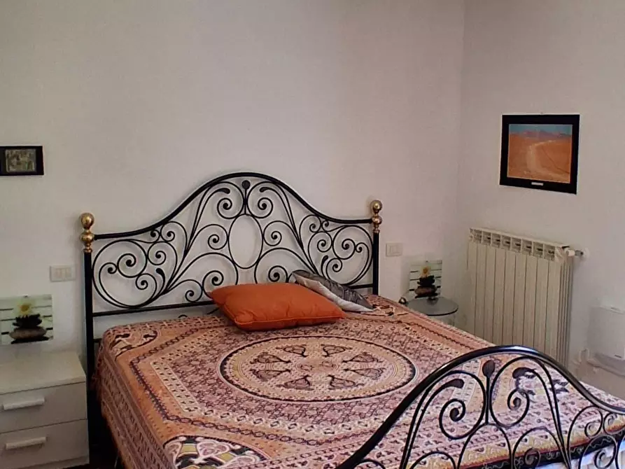 Immagine 11 di Appartamento in vendita  a Lucca
