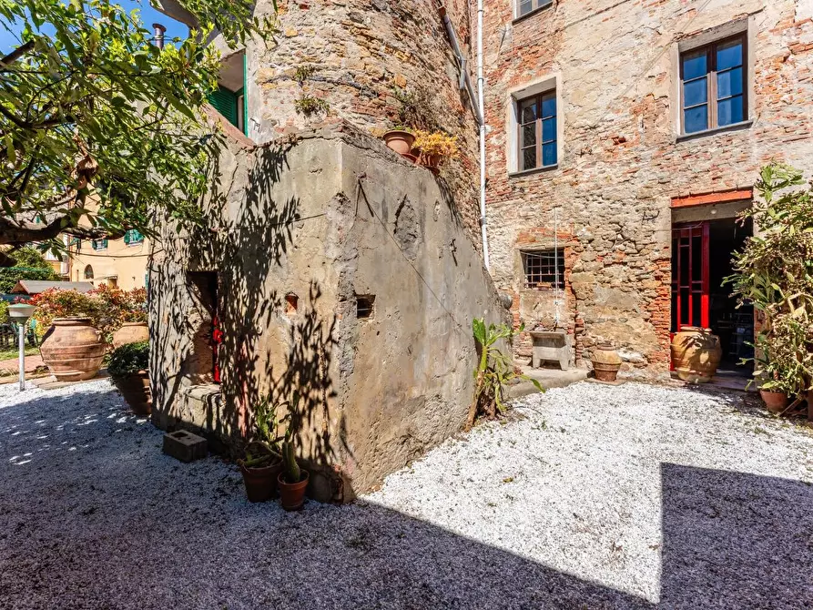 Immagine 2 di Immobile di prestigio in vendita  a Vicopisano