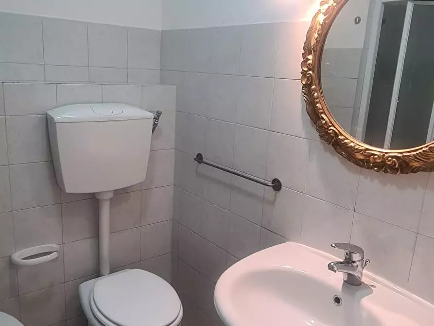 Immagine 10 di Appartamento in vendita  a Livorno