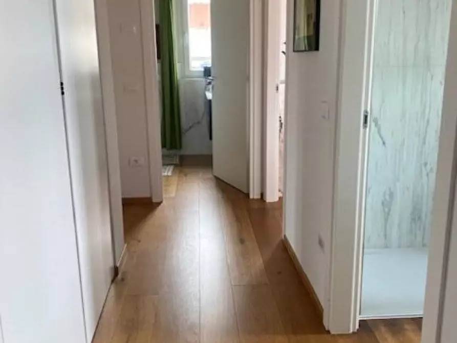 Immagine 3 di Appartamento in vendita  a Lucca