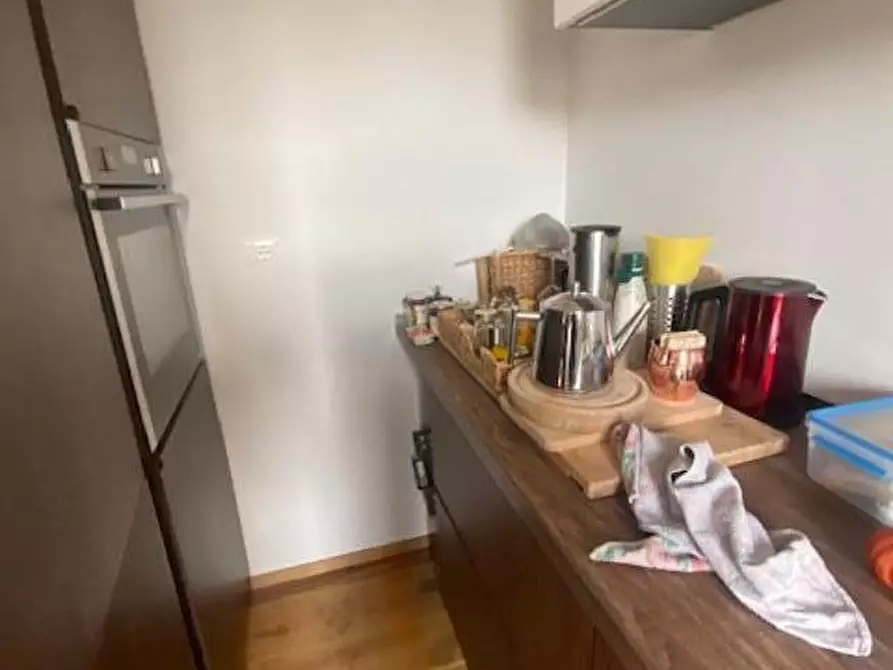 Immagine 2 di Appartamento in vendita  a Lucca