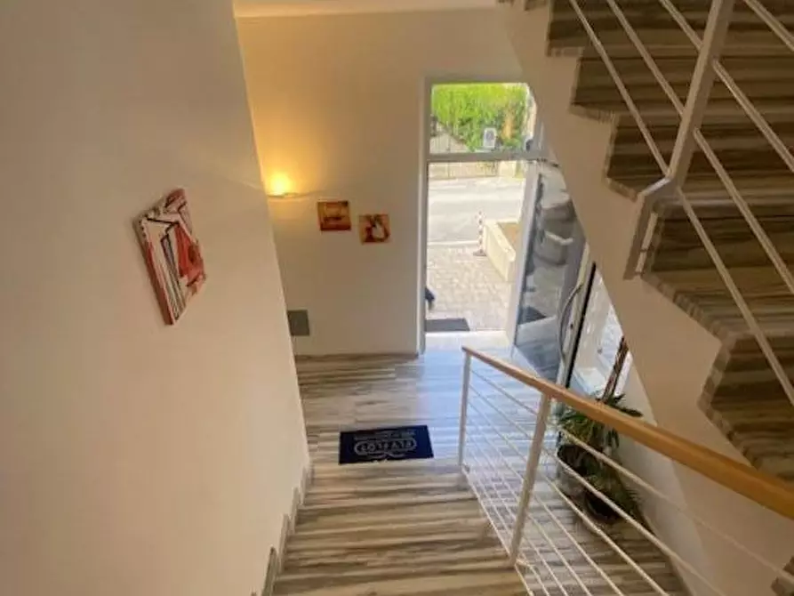 Immagine 37 di Appartamento in vendita  a Lucca