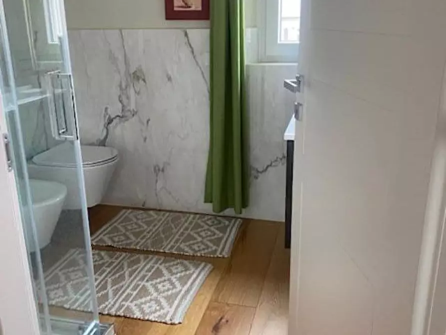 Immagine 7 di Appartamento in vendita  a Lucca