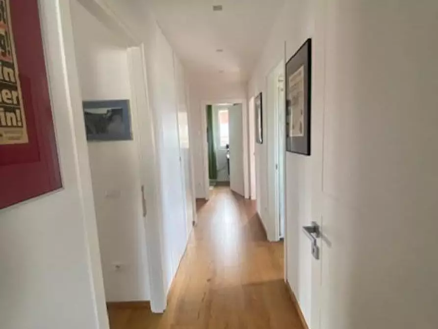Immagine 19 di Appartamento in vendita  a Lucca