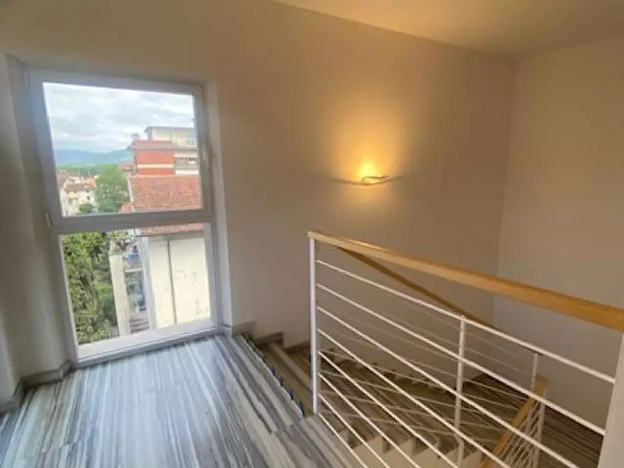 Immagine 36 di Appartamento in vendita  a Lucca