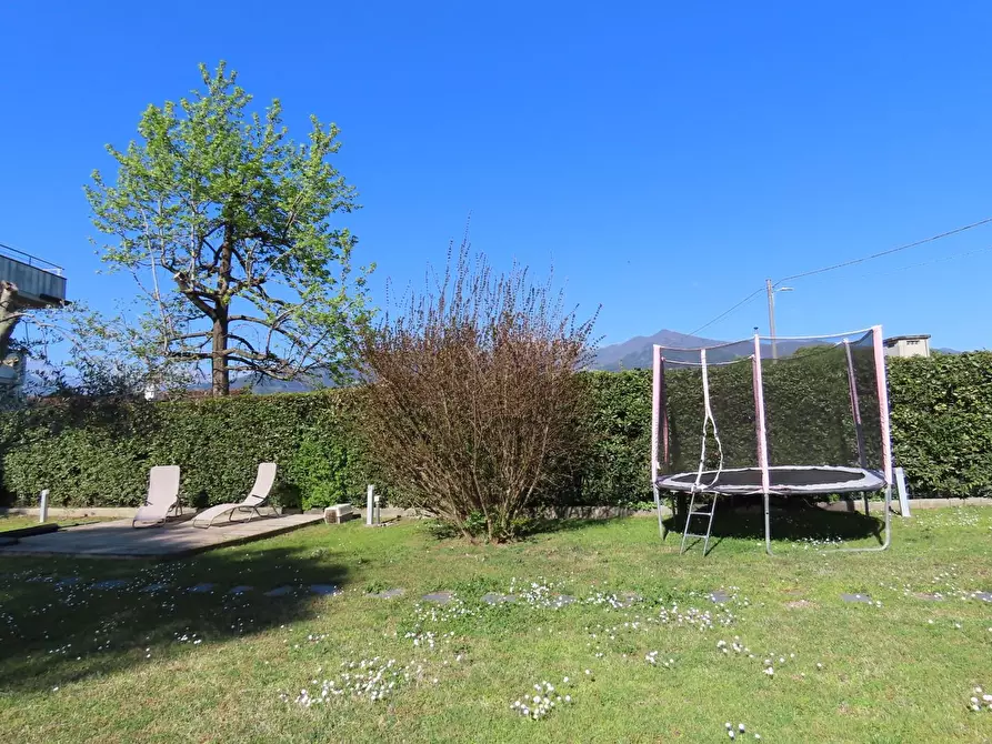 Immagine 6 di Casa trifamiliare in affitto  a Massa