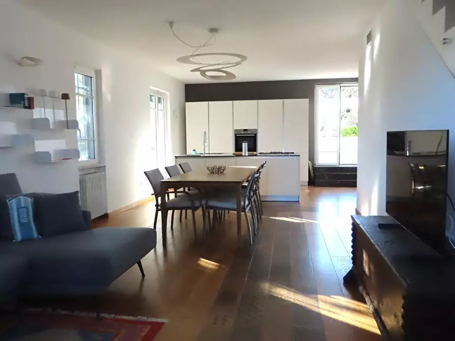 Immagine 14 di Casa trifamiliare in affitto  a Massa