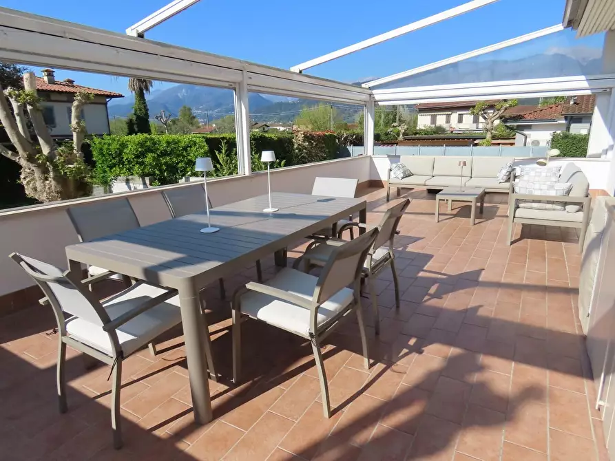 Immagine 48 di Casa trifamiliare in affitto  a Massa