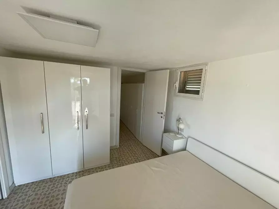 Immagine 35 di Casa trifamiliare in affitto  a Massa