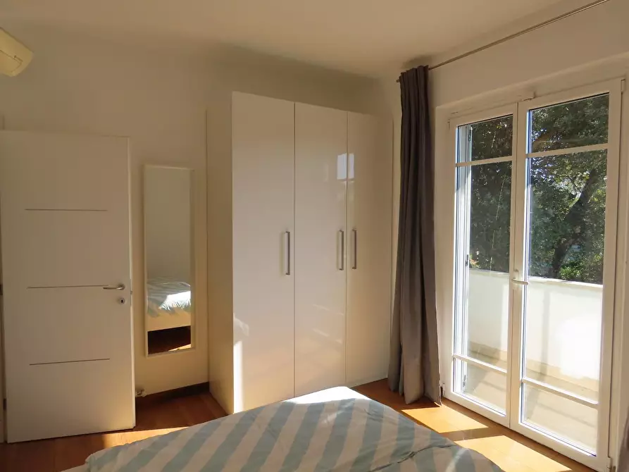 Immagine 26 di Casa trifamiliare in affitto  a Massa