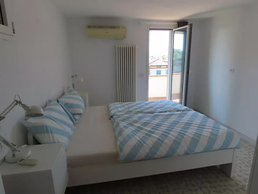 Immagine 38 di Casa trifamiliare in affitto  a Massa