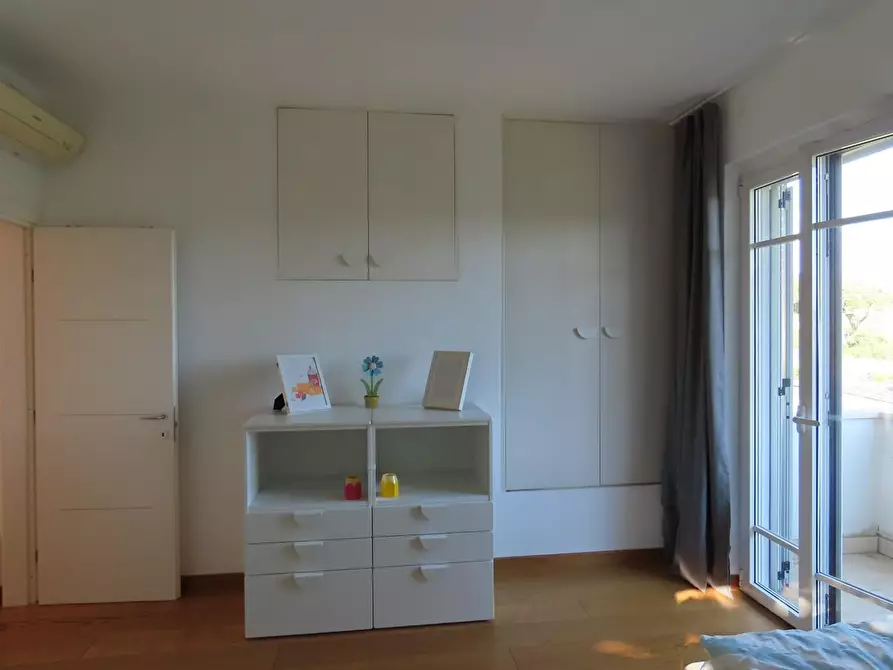 Immagine 25 di Casa trifamiliare in affitto  a Massa