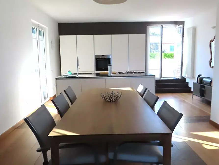 Immagine 13 di Casa trifamiliare in affitto  a Massa